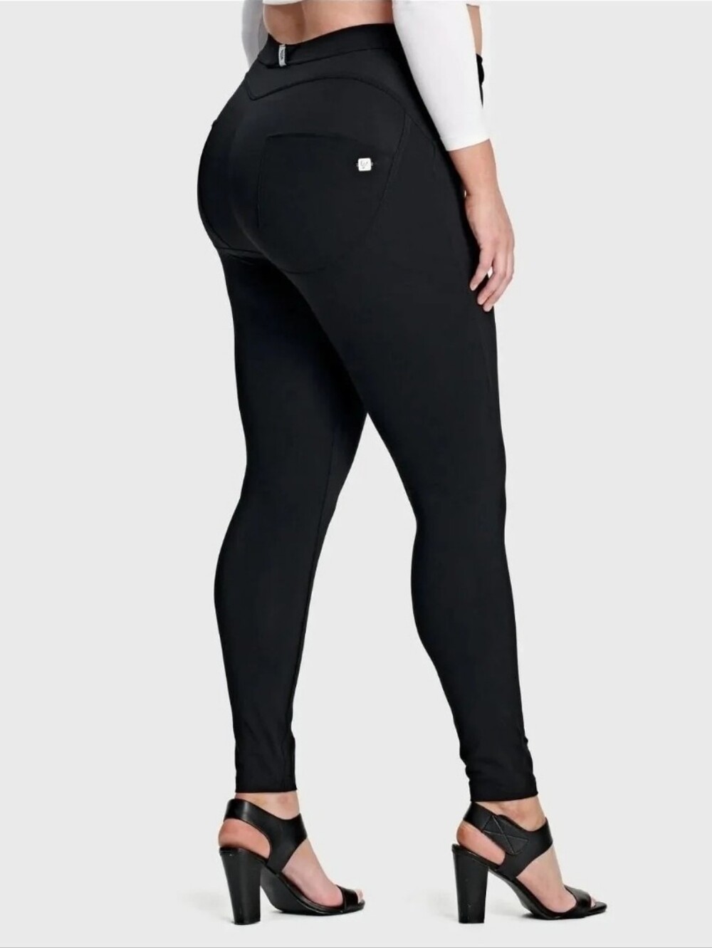 Freddy WR UP Low Shaping Skinny Stretch Black Italy Button M Women’s US 6 Jeans